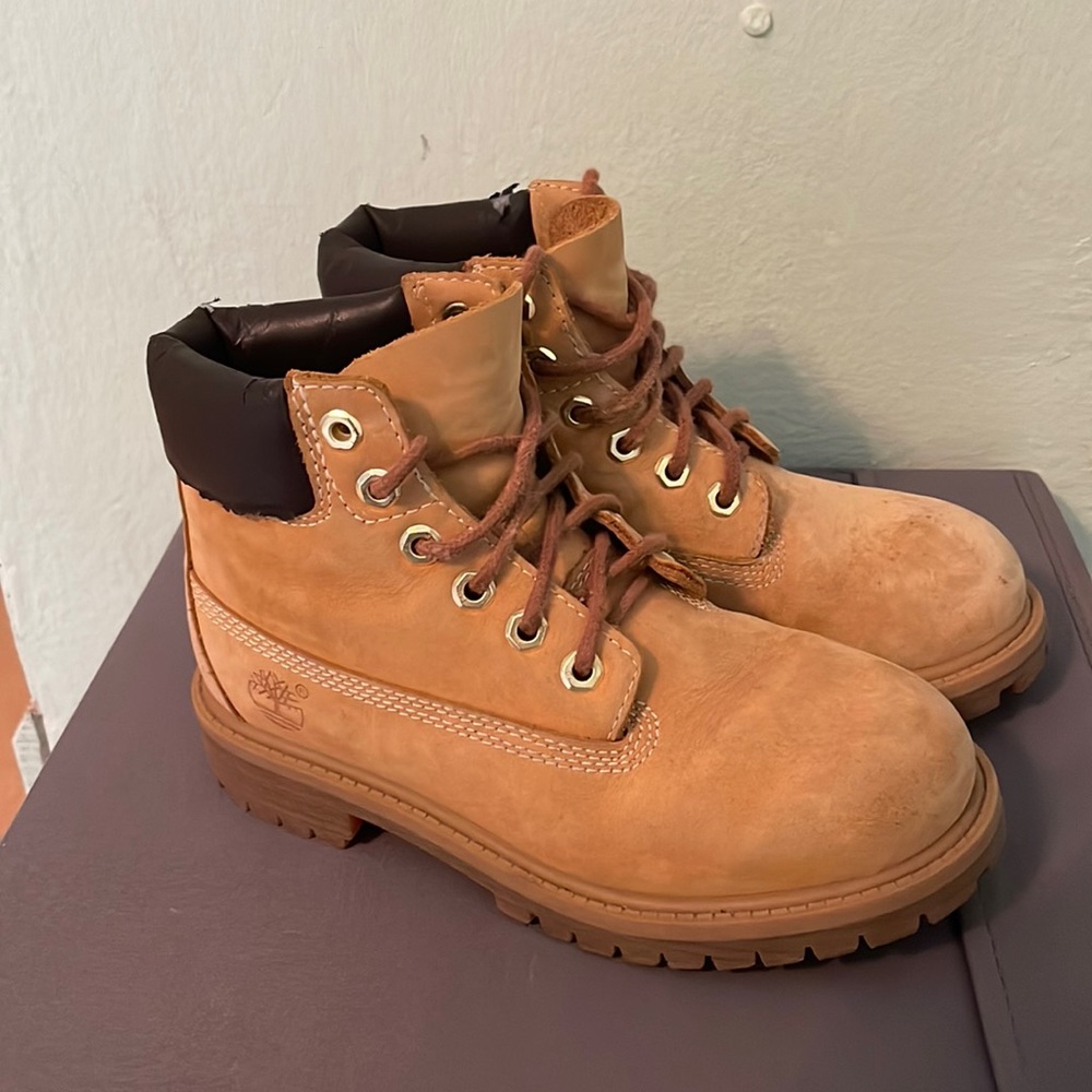 Kids TIMBERLAND BOOTS LIGHTLY WORN  SIZE 13.5